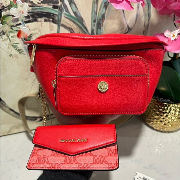 SALE🤍MICHAEL KORS leather maisie 2 in 1 waist pack ❤️ - Picture 1 of 15